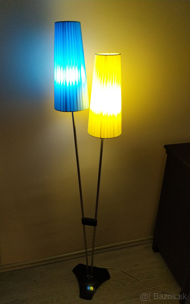 Retro stojacia lampa