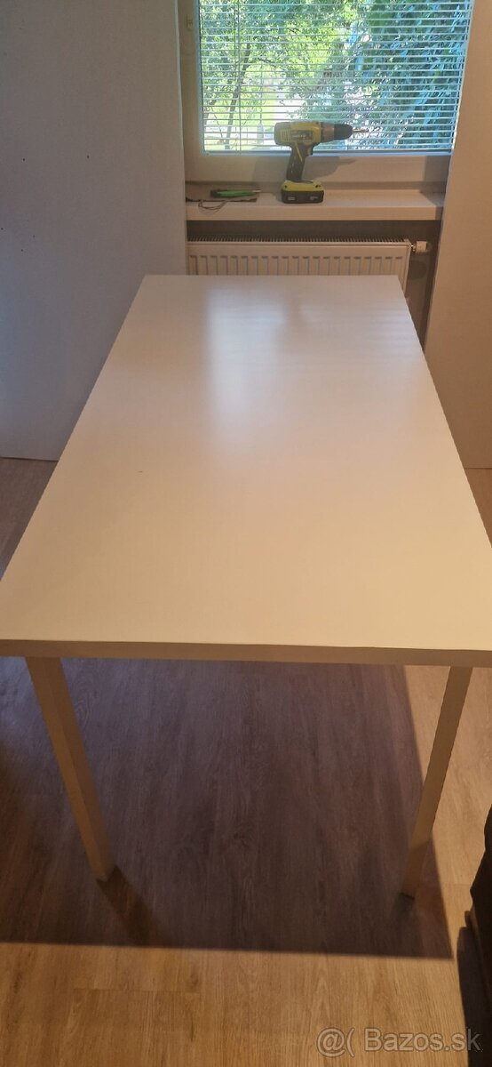 Kancelársky stôl Ikea LINNMON