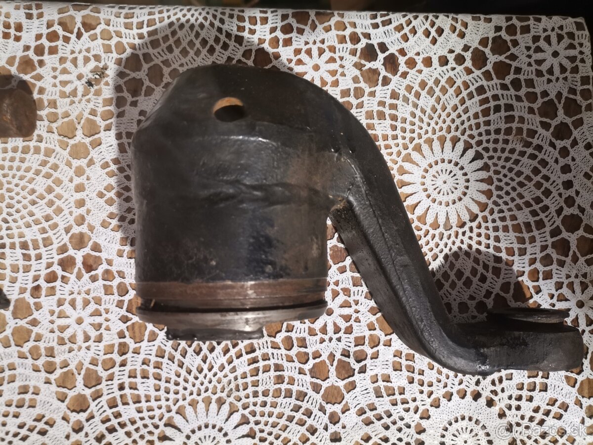 PÁKA RIADENIA S NARÁŽKOU