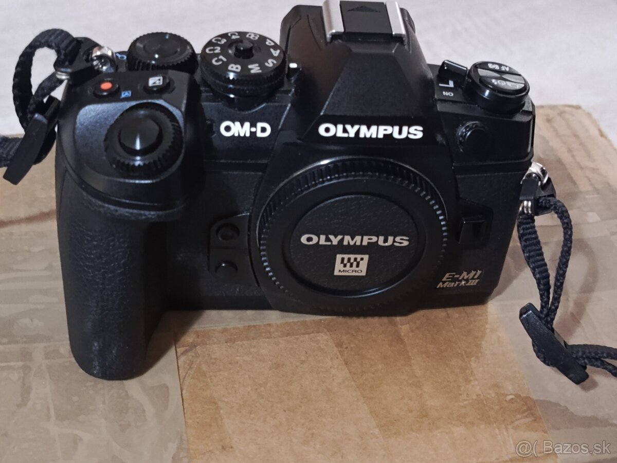 Olympus OMD EM 1 MK III + grip