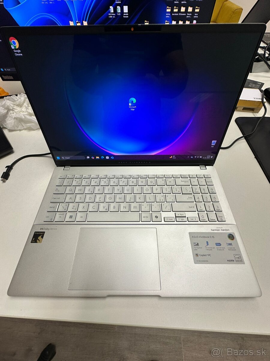 AI ASUS Vivobook S 15 OLED krásny display dlha vydrz 12 hod