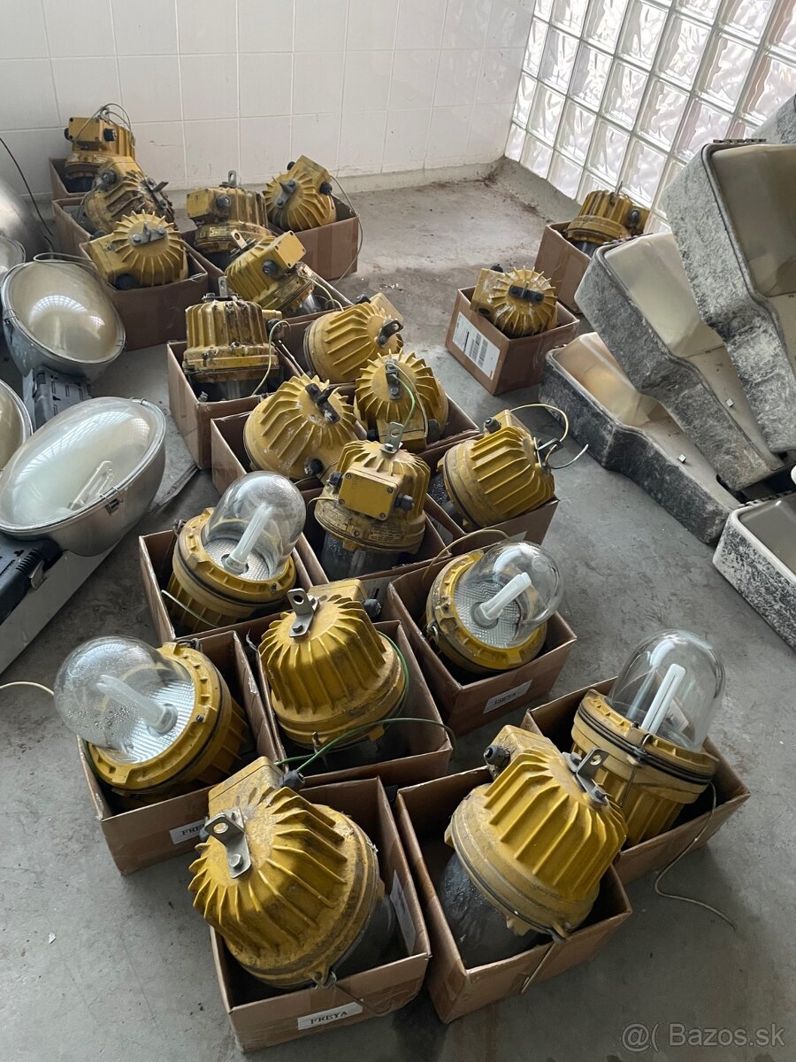 Priemyselné svetlá a lampy, lustre.