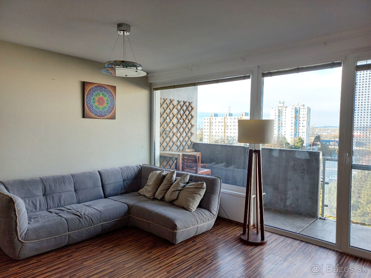 Prenájom 2 izbového bytu v novostavbe SKY BOX Pajštúnska ul.