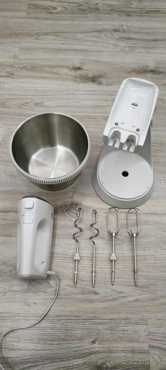 Šľahač s misou 2v1