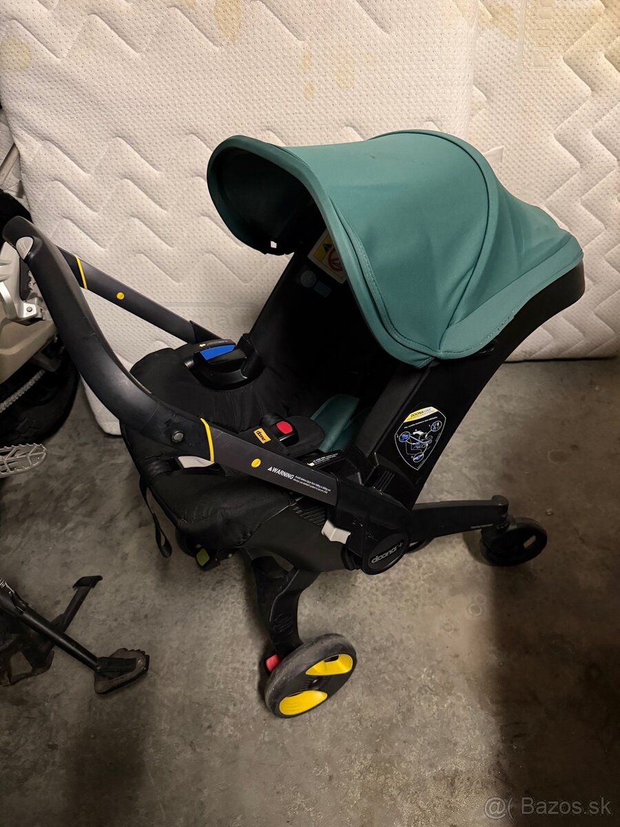 Doona PLUS Autosedačka s integrovaným podvozkom 2v1