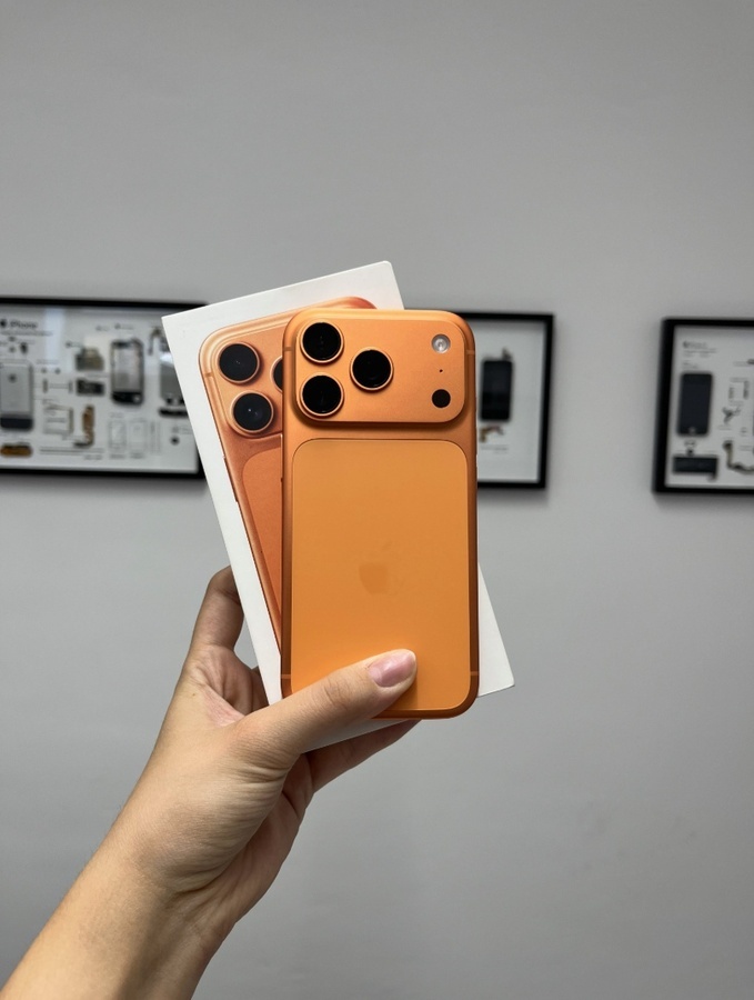 Apple iPhone 17 Pro 512GB Cosmic Orange