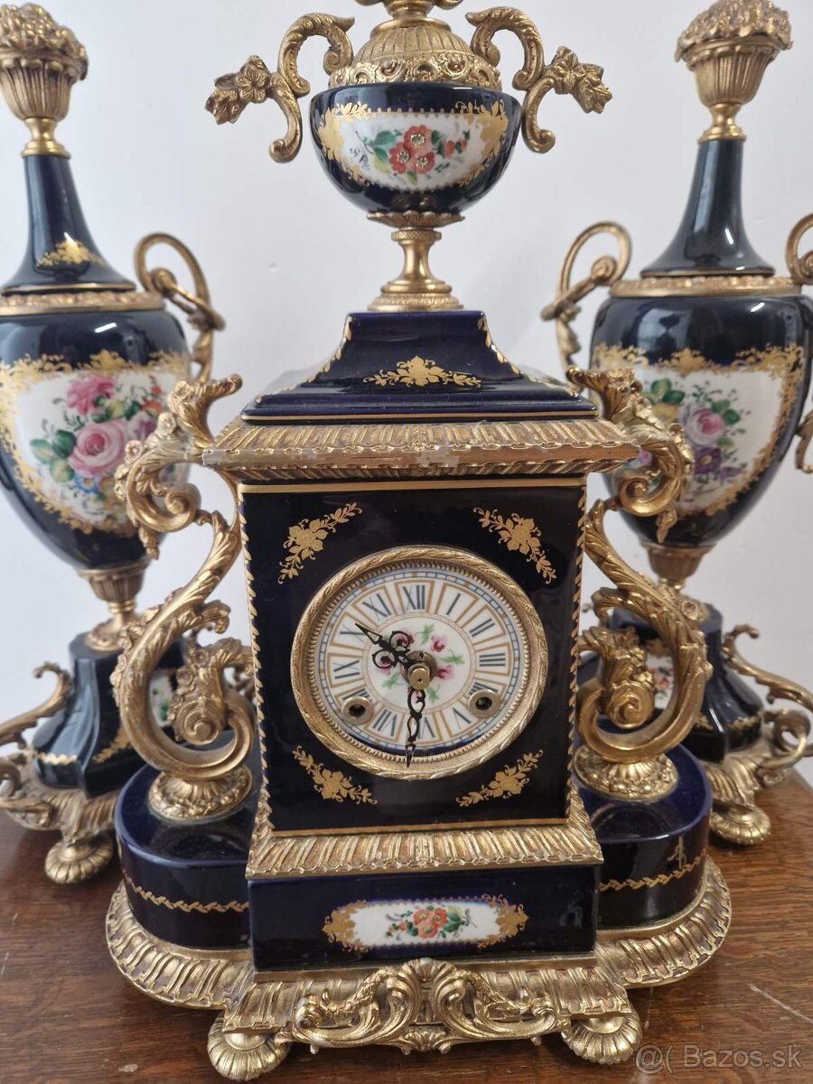 Porcelánové hodiny a vázy