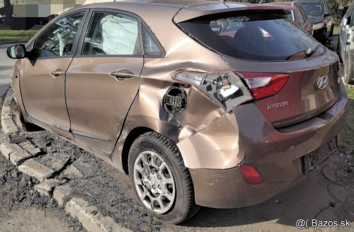 Hyundai i30 1.6 crdi 2012 predám motor a iné Hyundai i30 1.