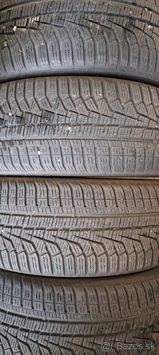 Predám 4ks jazdené zimné 205/55r17-95V Hankook