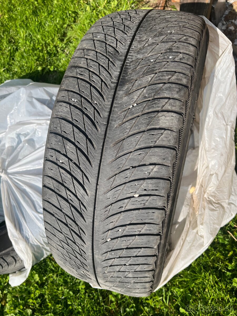 Predam 2ks zimne pneumatiky Michelin 235/55 R19