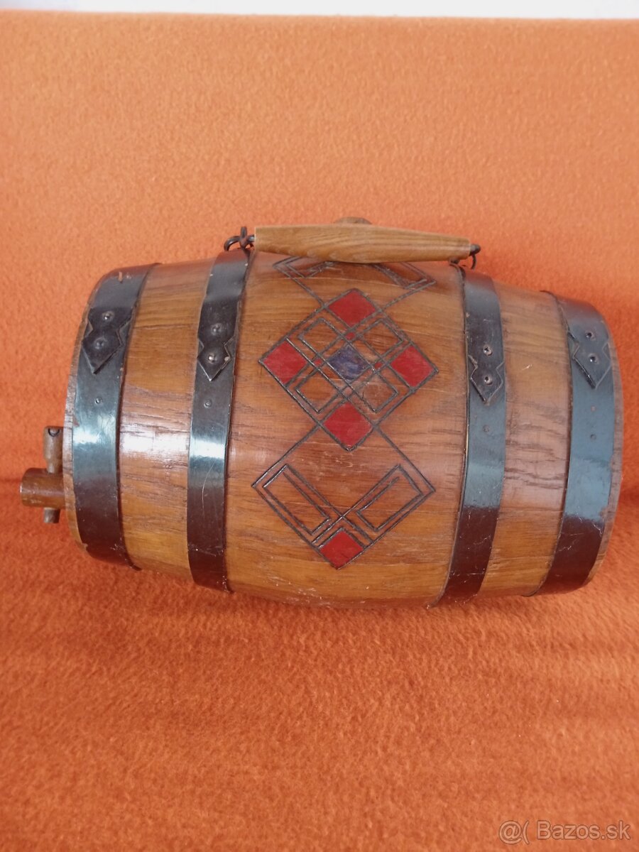 Drevený súdok - dekorácia