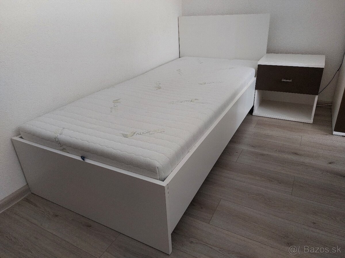 Posteľ Meuble Kika 90x200, matrac a nočný stolík