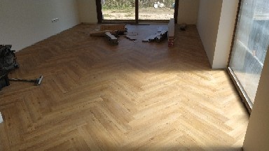 PLAVAJUCA (VINYLOVA) PODLAHA, DVERE