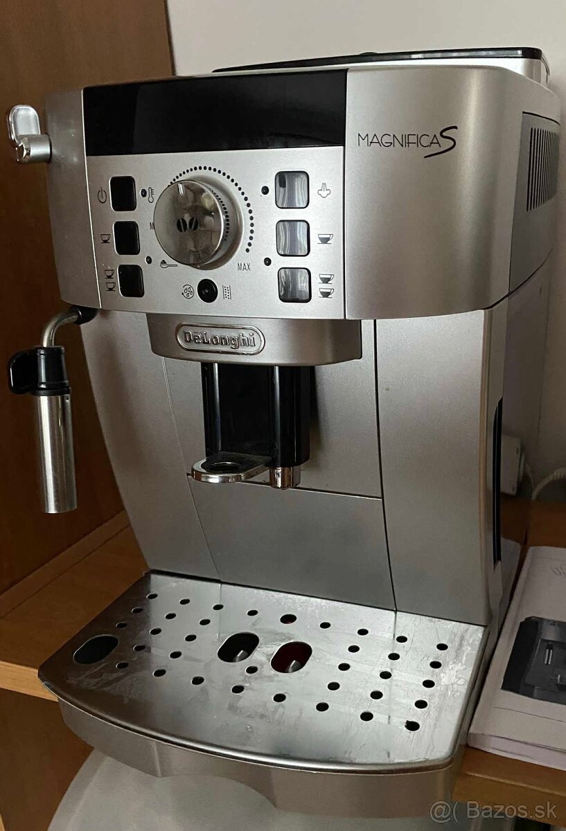 Kavovar Delonghi Magnifica S