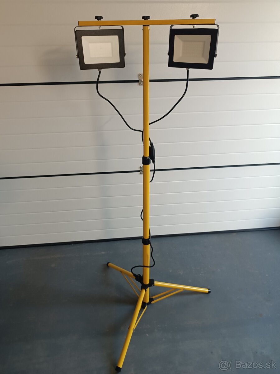 LED reflektor 2x50W so stojanom, nový, neposielam