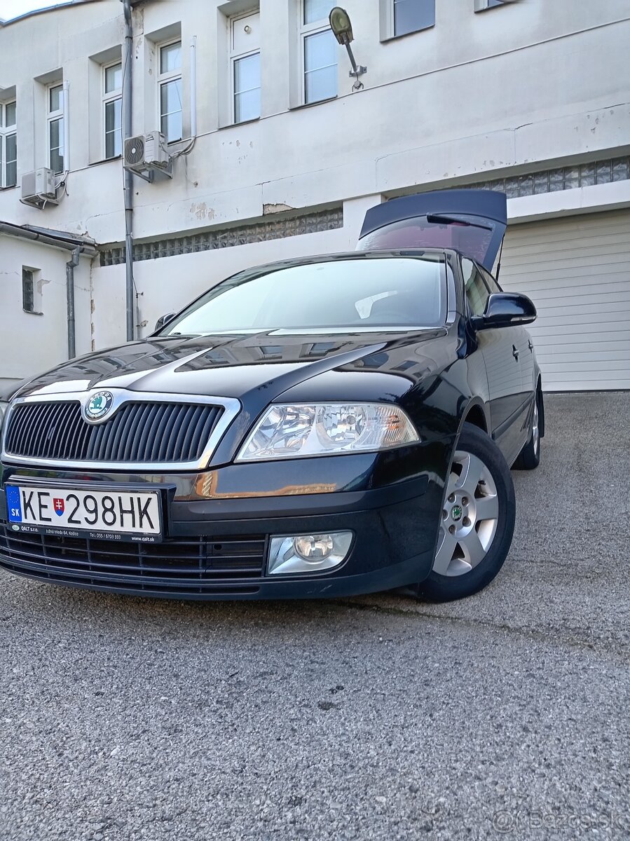 PREDÁM ŠKODA OCTAVIA 2 TOUR1,6 BENZIN r2011 KÚP. NA SLOV .
