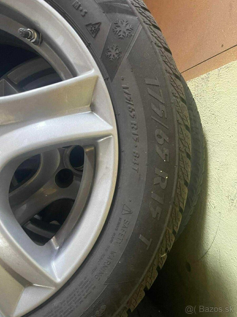 Predám zimné pneumatiky s diskami