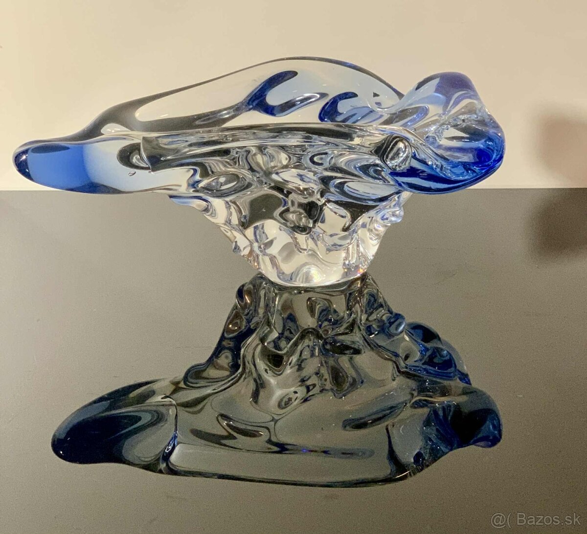 Krásna miska / popolník / z hutného skla návrh Karel Zemek