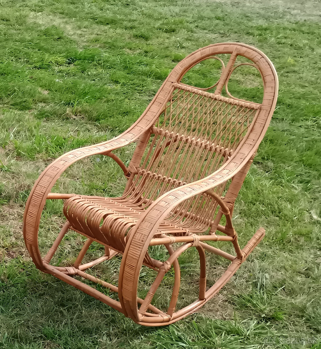 ratanové ,prútené hojdacie kreslo