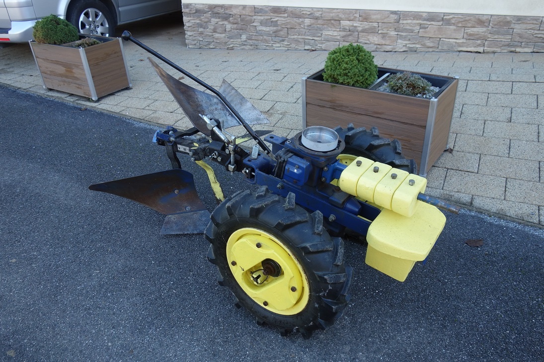 Podvozok na Agzat s pluhom