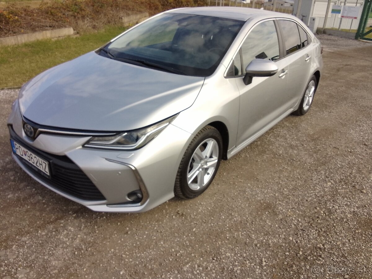 Toyota Corolla sedan, 1,8 hybrid, 09/2022, 46 000 km