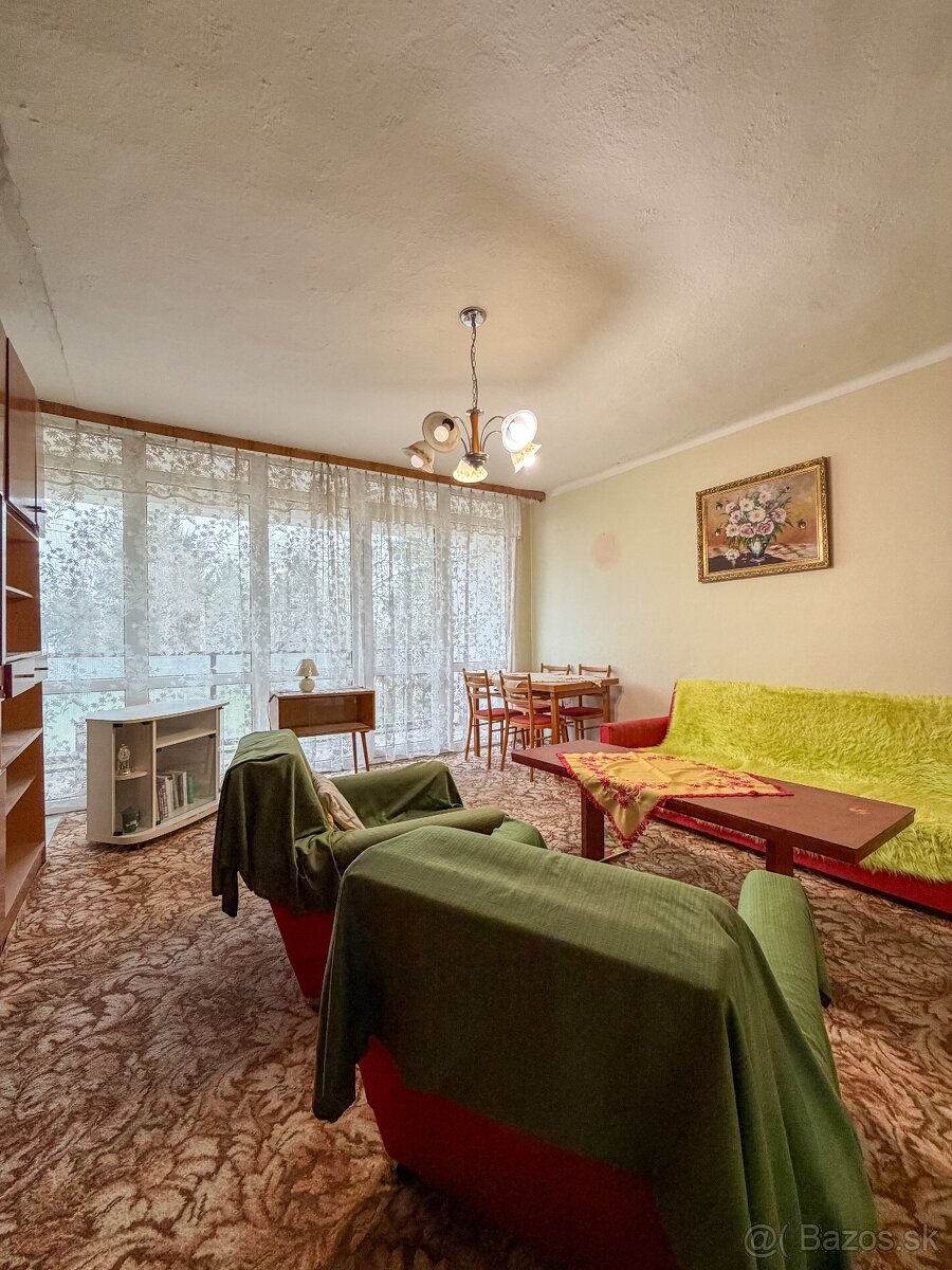 Veľký 4 izbový byt Valaliky s garážou.