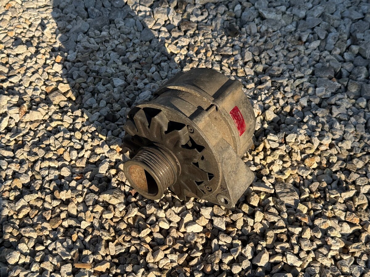 Alternátor Mercedes 190D