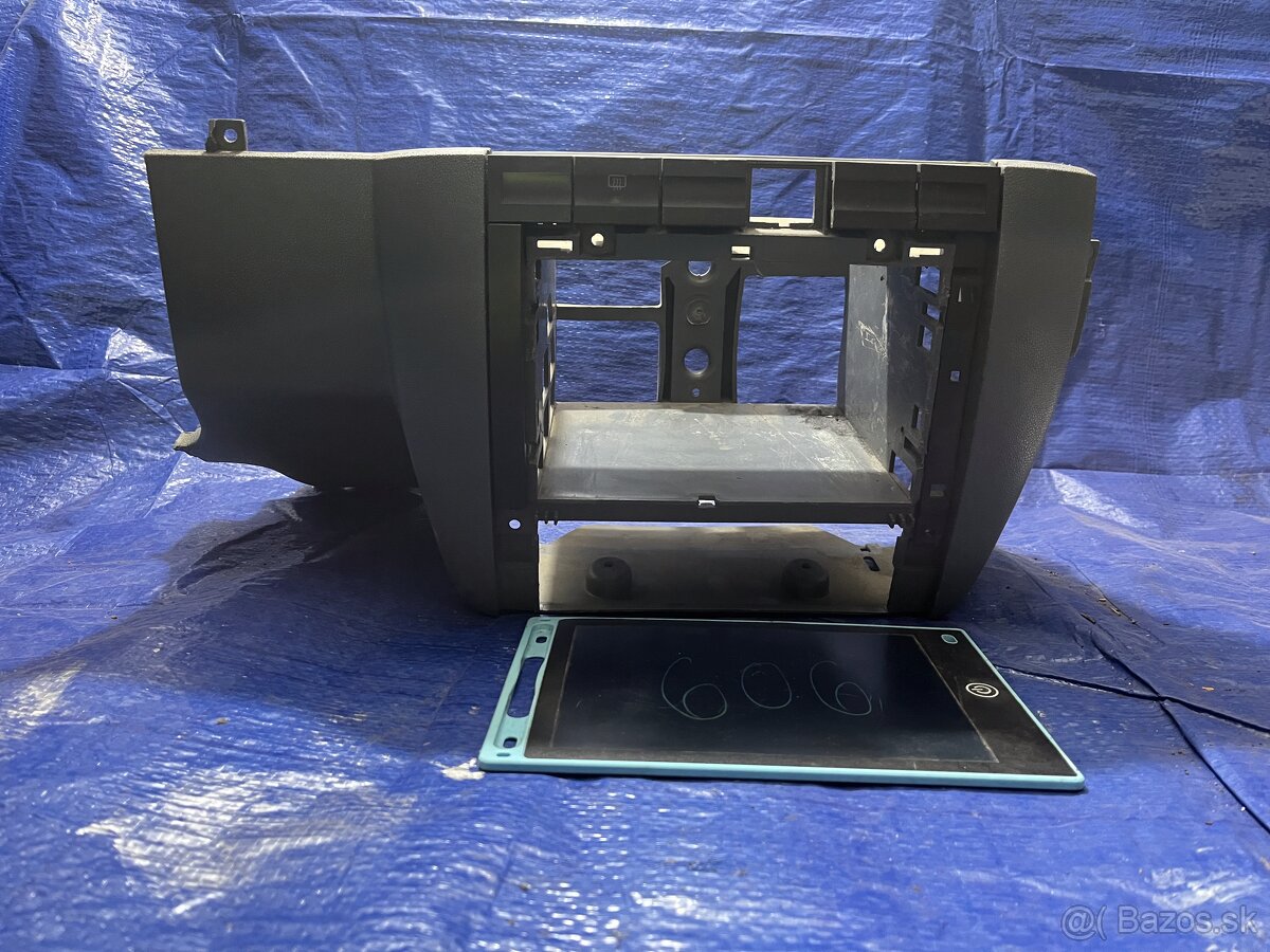 SKODA FABIA 1 STREDOVY PANEL OKOLO RADIA