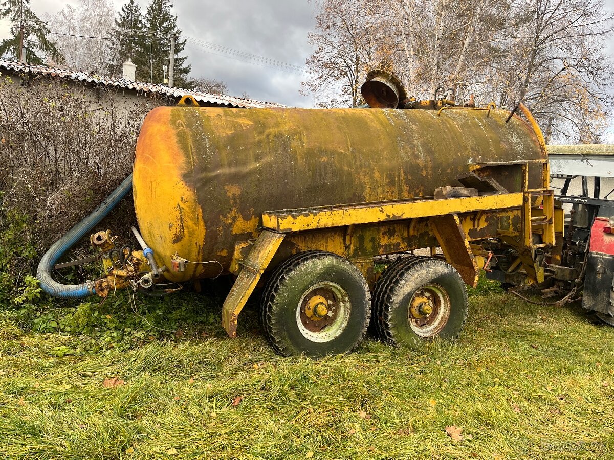 Rozpredam fekal 8300