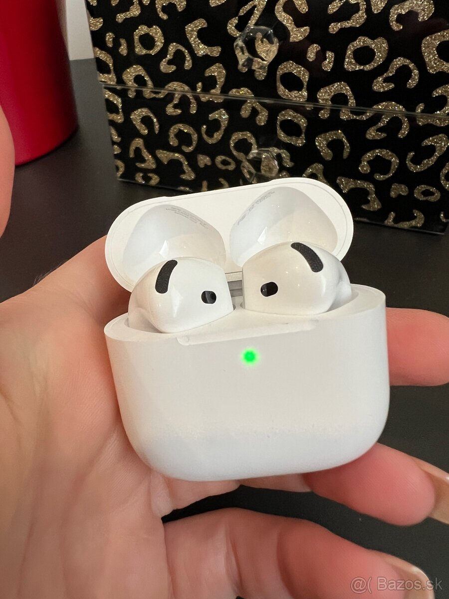 Apple AirPods 4 ANC