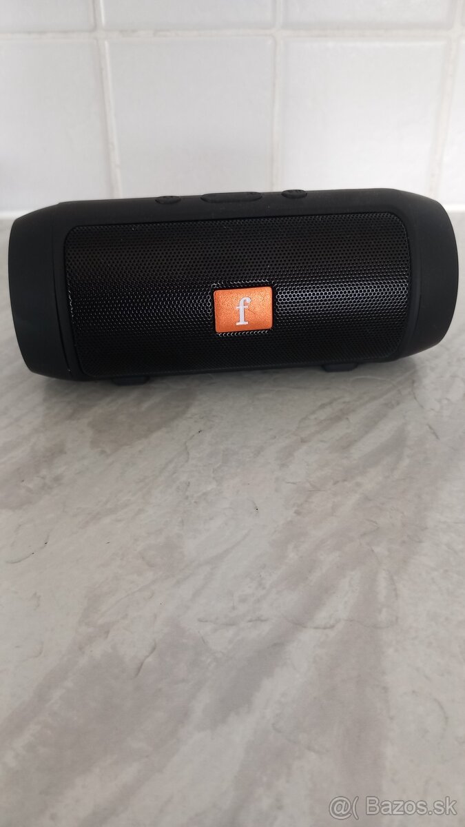 Prenosný bezdrôtový bluetooth reproduktor.