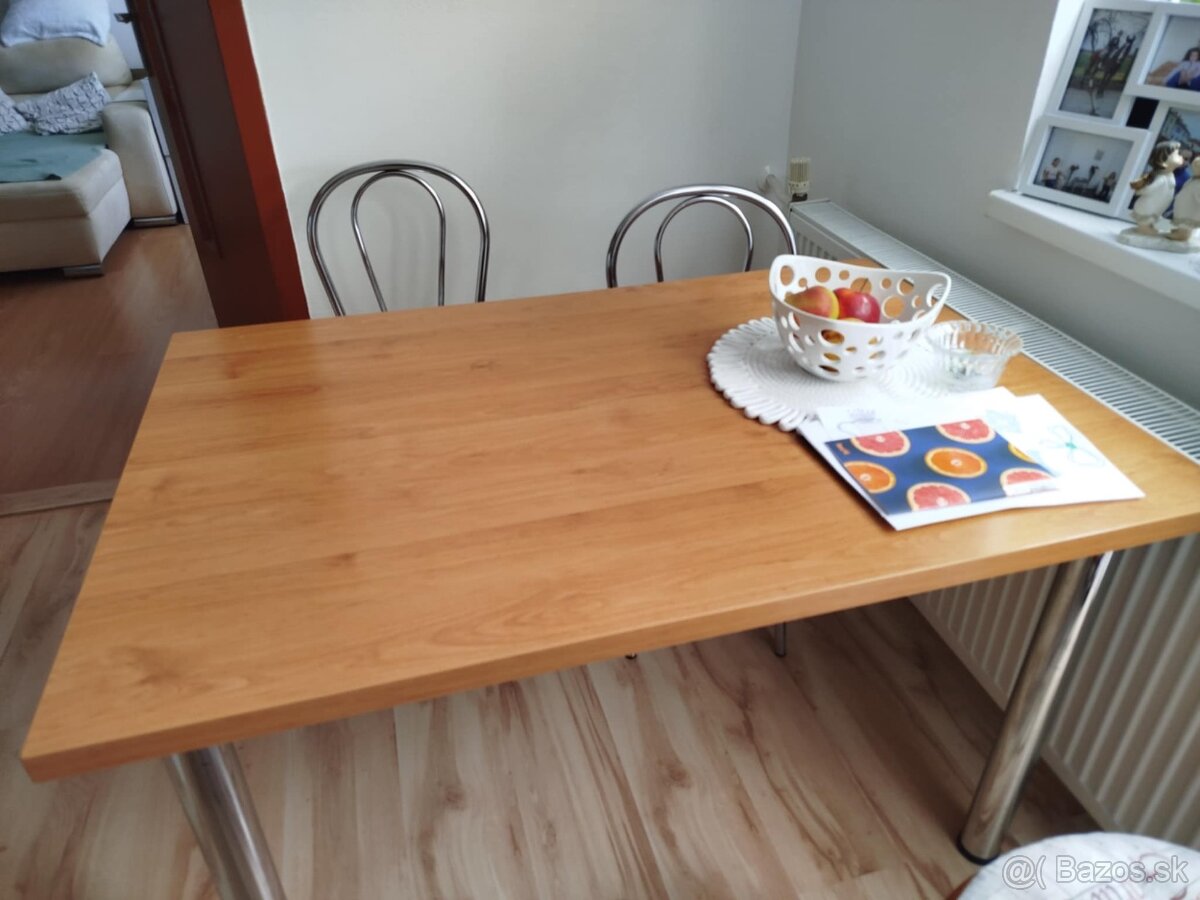 Stôl + stoličky zdarma
