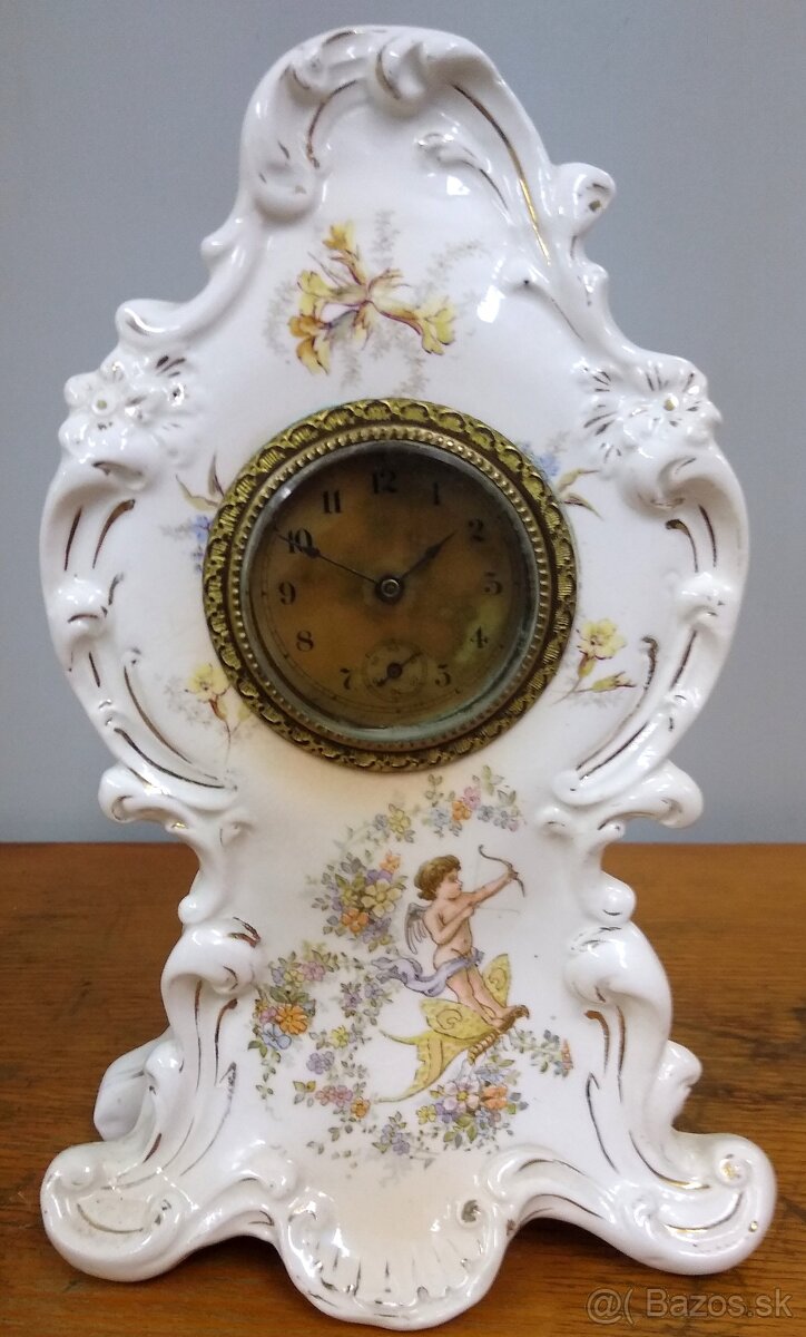 porcelánové stolové hodiny