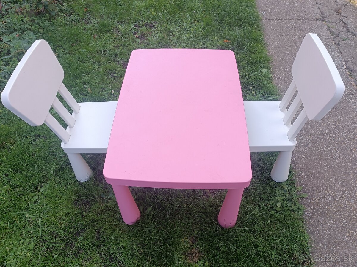 MANMUT stôl a stoličky