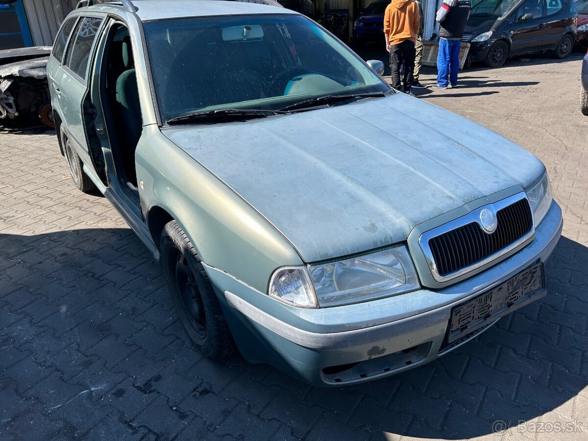 Lacno rozpredám vozidlo Škoda Octavia I na náhradné diely