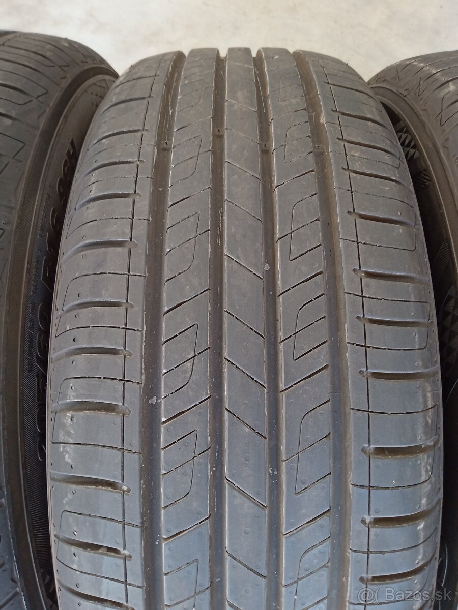4ks letne 205/60 R16 96H KUMHO SOLUS HS63