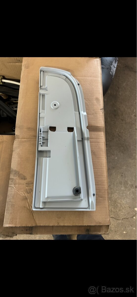 Predam nove plastove dvierka nadrže Mercedes w639