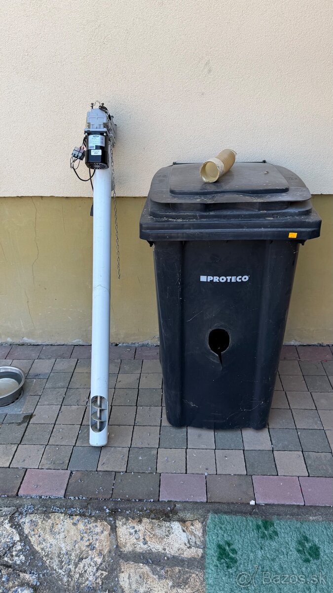 Šnekovy podavač na Peletky so zásobnikom