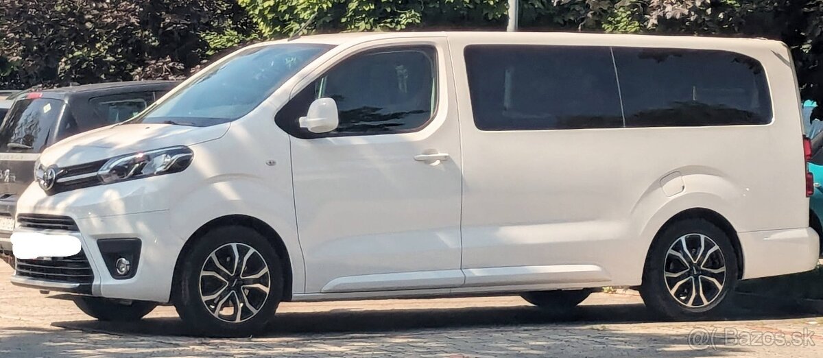 Na prenájom 9-miestna dodávka TOYOTA Proace Shuttle