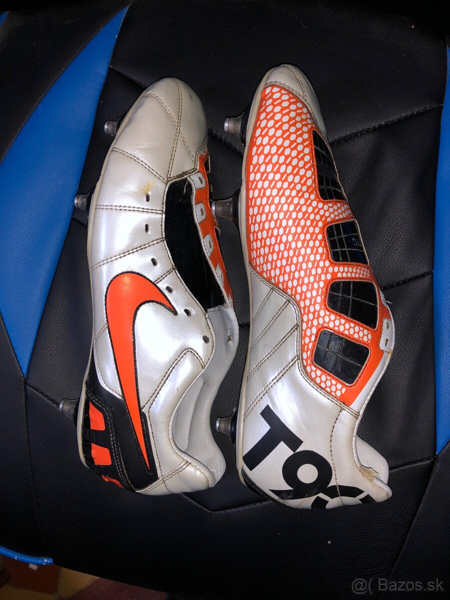 Nike T90