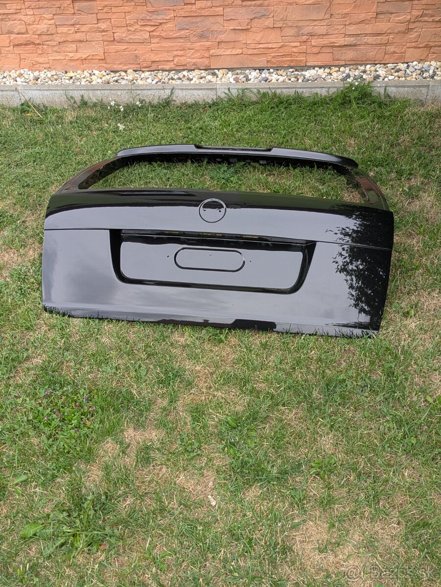 Predám na Škodu Octavia 2 combi dvere