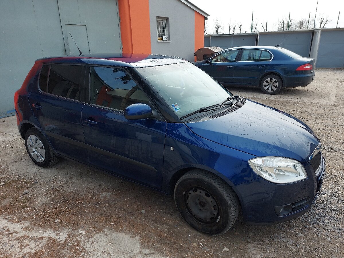 Rozpredam Skoda Fabia 2 1,2htp farba modra.