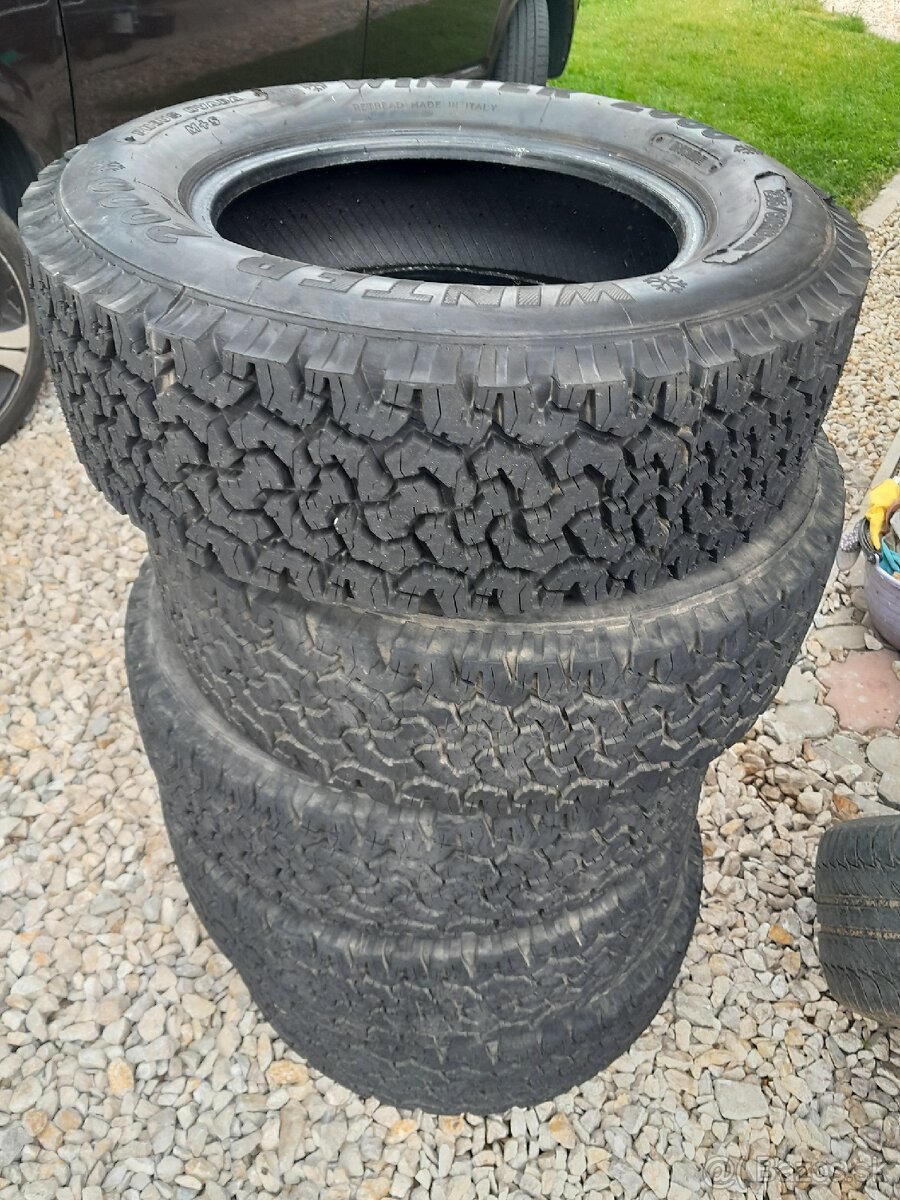 Pneu 235/60R16