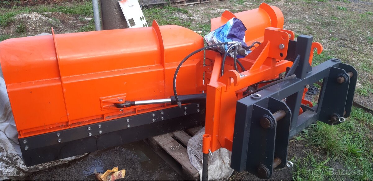 Snezn pluch na traktor bager