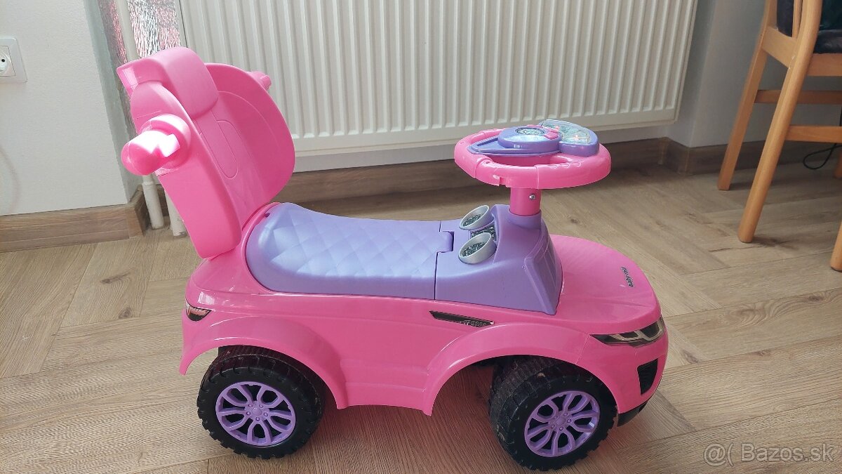 Odrážadlo auto s vodiacou tyčou