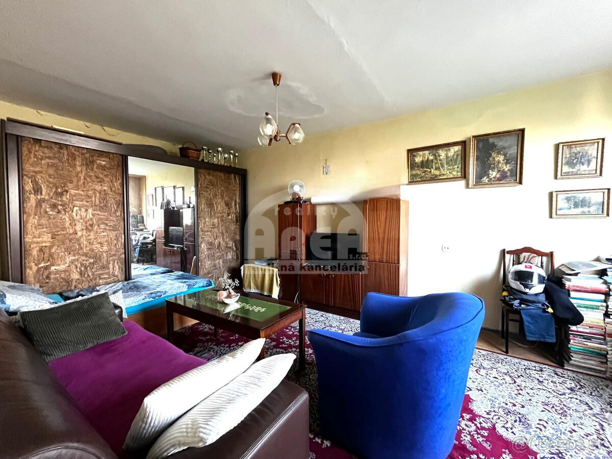 Priestranný 3- izbový byt na sídlisku Juh v Michalovciach