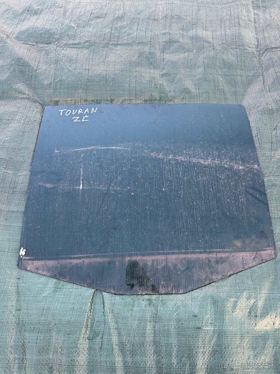 Zadné ľavé posuvné okno Touran