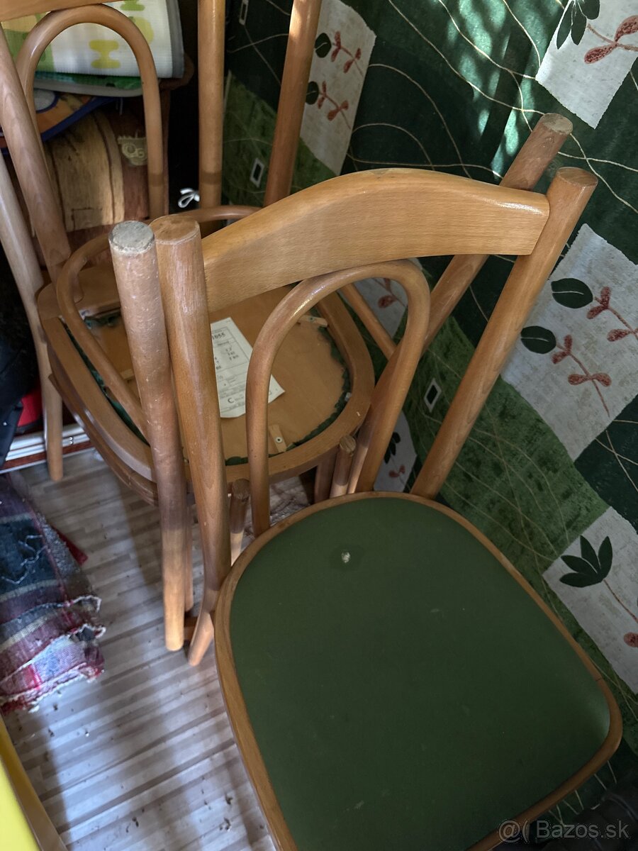 Drevený stol a stoličky 4ks
