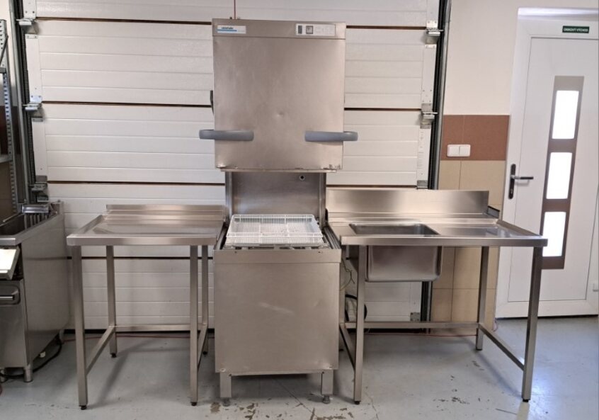 Průchozí korbová myčka Winterhalter GS 502
