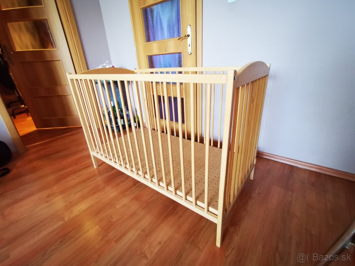 Detská postieľka s matracom